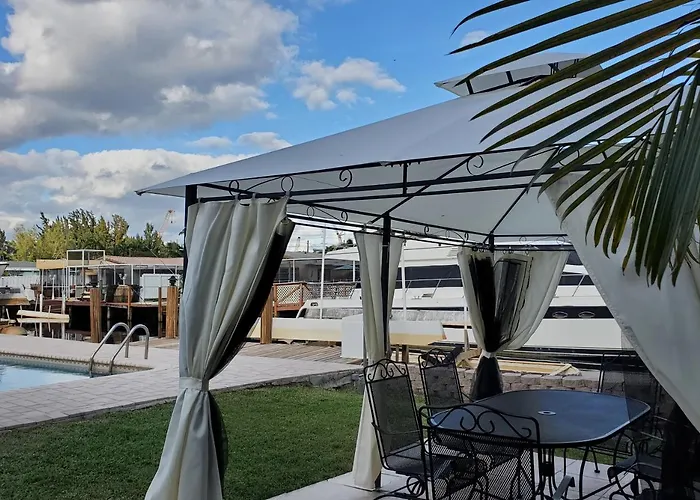 Waterfront Home With Heated Pool & Jacuzzi & Pool Table & Ping Pong Table & Bar By Hard Rock Casino