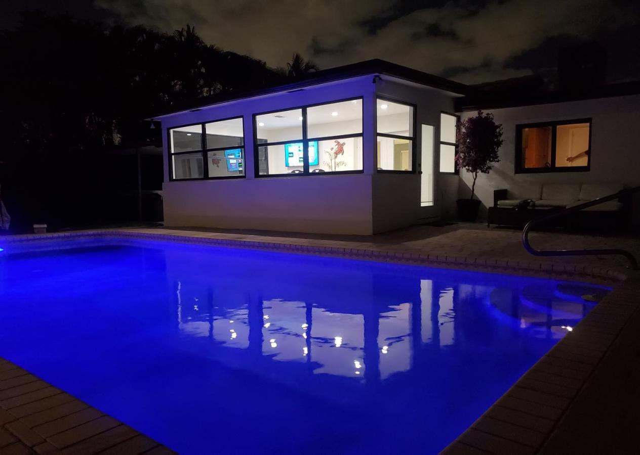 Waterfront With Heated Pool & Jacuzzi & Pool Table & Ping Pong Table & Bar By Hard Rock Casino Holiday home