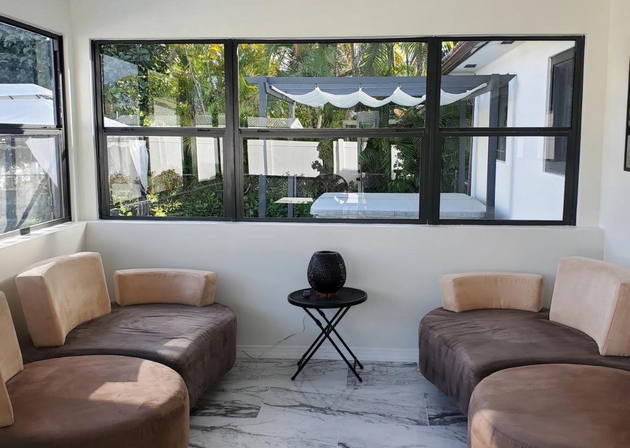 Waterfront With Heated Pool & Jacuzzi & Pool Table & Ping Pong Table & Bar By Hard Rock Casino Holiday home *