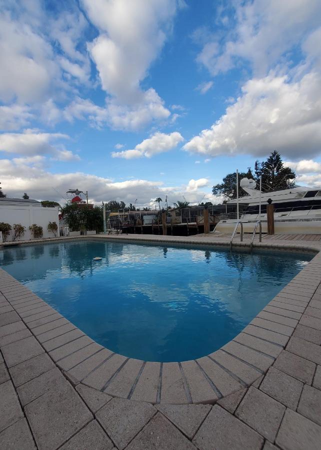 Waterfront With Heated Pool & Jacuzzi & Pool Table & Ping Pong Table & Bar By Hard Rock Casino Holiday home *