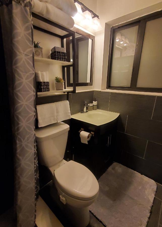Waterfront With Heated Pool & Jacuzzi & Pool Table & Ping Pong Table & Bar By Hard Rock Casino Holiday home Fort Lauderdale